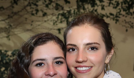  Vane Correa y Francesca Hinojosa.