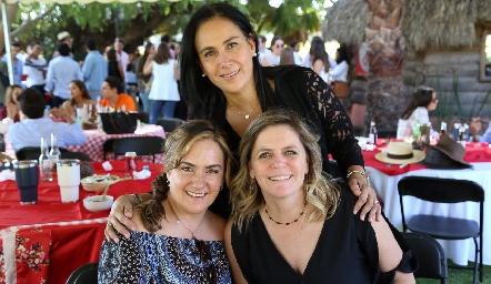  Marcela de la Maza, Gaby Bárcena y Martha Malo .