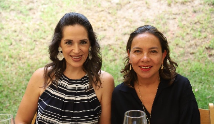 Larinka Gámez y Ángeles Rodríguez.