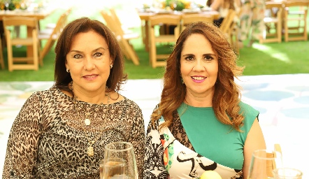  Claudia González y Gaby Payán.