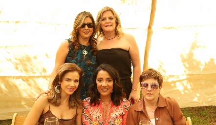  Verónica Espinosa, Martha Malo, Sigrid Werge, Malena Espinosa y Claudia Hinojosa.