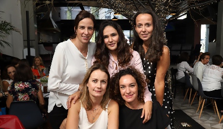  Ale Güemes, Ana Paula Valdés, Rocío de la Torre, Gaby Artolózaga y Julieta Morales.
