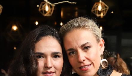  Ana Paula Valdés y Mónica Torres.