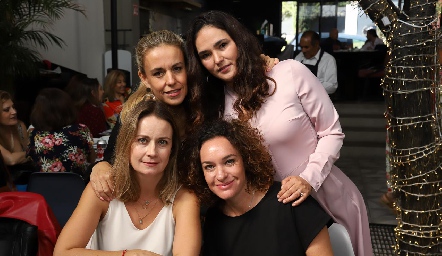  Mónica Torres, Ana Paula Valdés, Gaby Artolózaga y Julieta Morales.