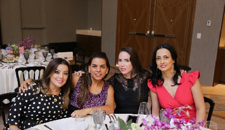  Elvia Hernández, Maribel Torres, Mónica Barraza y Cristy Villanueva.