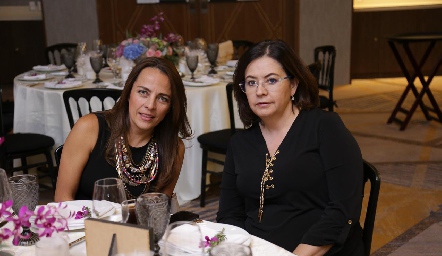 Janeth Cárdenas y Verónica Ríos.