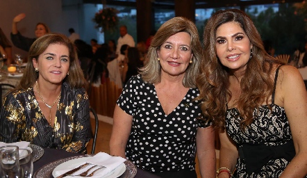  Adriana Carrera, María del Carmen de la Rosa y Martha Díez Gutiérrez .