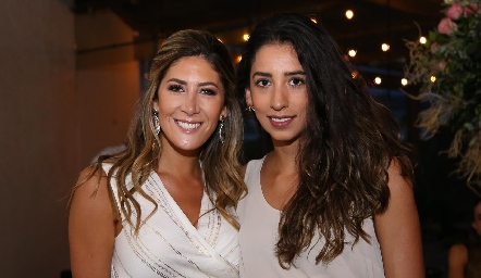 Martha de la Rosa y Erika González.