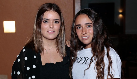  Carlota de la Garza y Ana Paula Méndez.