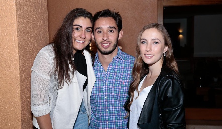  Vera Castillo, José Ascanio y Celina Gallegos.