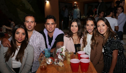  Sofía Villegas, Rodrigo Gil, Gonzum González, Mayte Dantuñano, Marijó Ascanio y Paola Ascanio.