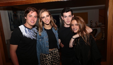  José Lozano, Francesca Hinojosa, Pablo Valladares y Renata Fernández.