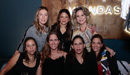  Anna Astrid Navarro, Chelito Padrón, Sofía Romero, Majo González, Adriana Pedroza, Adriana Rodríguez y Miriam Sandoval.