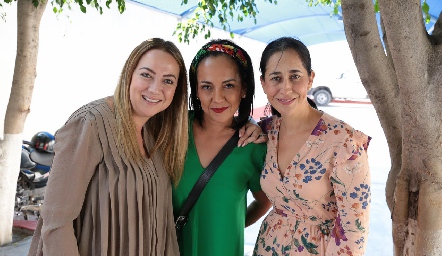 Mayela Díaz de León, Gina Rocha y Adriana Teniente.