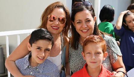  Gloria Ríos, Marcela Tello, Rodrigo y Pablo.