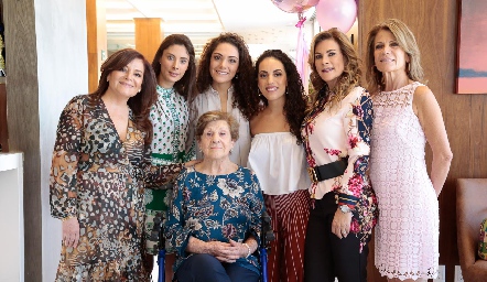 Beatriz Rojas, Ana Paula Rojas, Paola y Ale Zepeda, Adriana Monjarás, Leticia Rojas y Carmen Díez Gutiérrez.