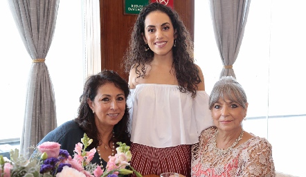  Ale con María Guadalupe Durán y Elena Fernández.