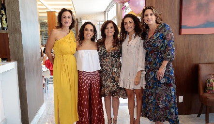Verónica Zepeda, Ale Zepeda, Beatriz Rojas, Paola Zepeda y Erika Rodríguez.