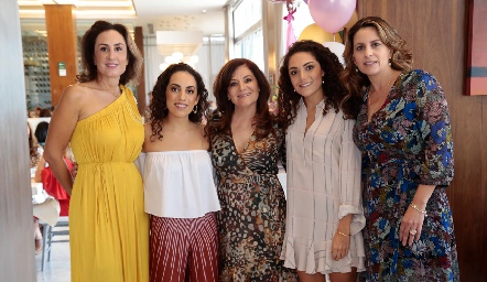 Verónica Zepeda, Ale Zepeda, Beatriz Rojas, Paola Zepeda y Erika Rodríguez.