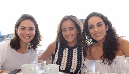  Vane Herrera, Isa Torres y Ale Zepeda.