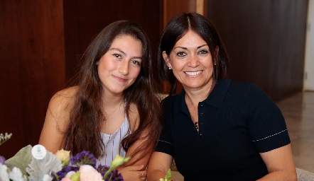  Cora Zepeda e Idalia González.