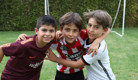  Gonzalo, Santiago y Diego.