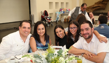  Marco Esparza, Marcela Flores, Gabriela Echeverría, Isabela y Carlos Salinas.