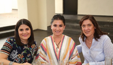  Ana María Vázquez, Sarita Hernández y Adriana Curiel.