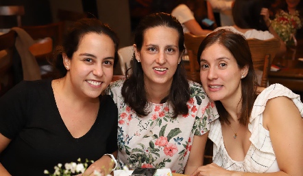  Ana Isa Torres, Montse Ramírez y Nelly Domínguez.