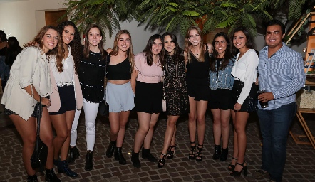 Bárbara con sus amigos.