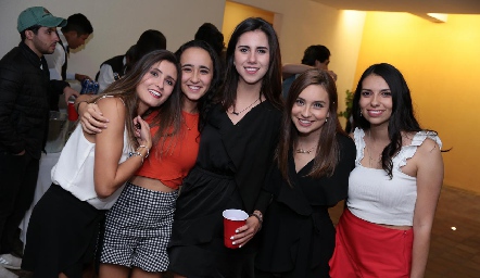  María Paula Tacea, Kaori Delgado, Dany Monsivais, Dany González y Andrea Rivera.