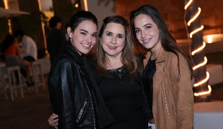  Paulina González, Marisol Hernández y Sofía González.