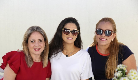  Denisse Beltrán, Daniela Gutiérrez y Yolanda Tapia.