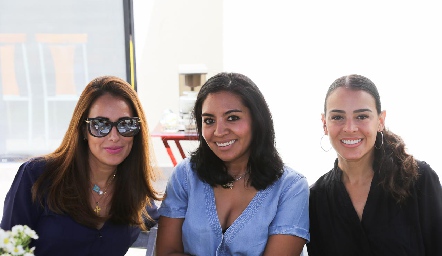  Alejandra Ortega, Jessica Torres y Ana Patricia Treviño.