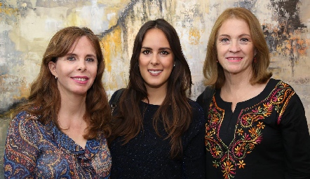   Claudia Castro, Claudia Antunes y Rocío Gómez.