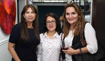  Yolanda Orozco, Angelina y Silvia Martínez.