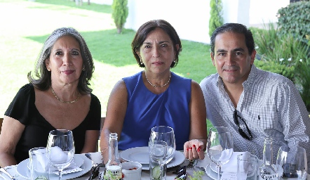  Malú Bocard, Rebeca González y Sergio Medellin.