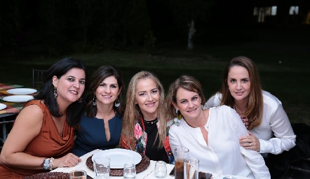 Cynthia Sánchez, Lucía Escobedo, Claudia del Pozo, Rocío Gómez y Montse Fonte.