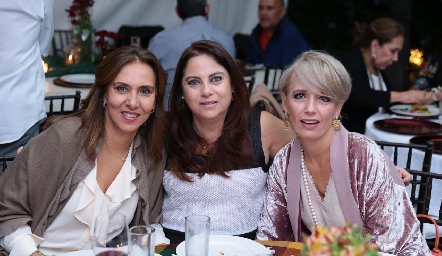 Mercedes Castro, Alba Altamirano y Verónica Dávalos.