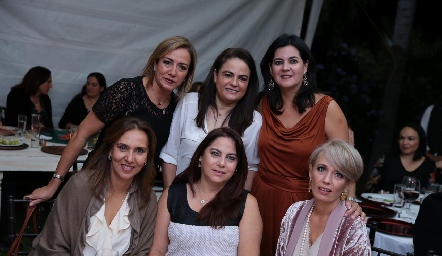  Karina Ramos, Coco Leos, Cynthia Sánchez, Mercedes Castro, Alba Altamirano y Verónica Dávalos.