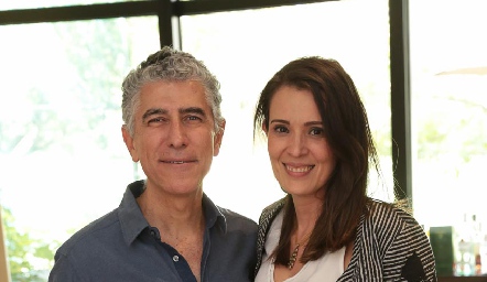  Sergio Godínez con su esposa Silvia Reynoso.