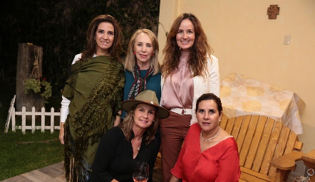  Lourdes Velázquez, Laura Lavín, Paulina Quiroz, Ilse Heinze y Graciela Torres.