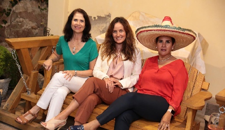 Verónica Balbontín, Paulina Quiroz y Graciela Torres.