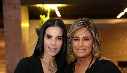 Adriana Ramírez y Claudia García.