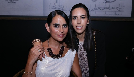  Marily Tobías y Mariana Tobías .