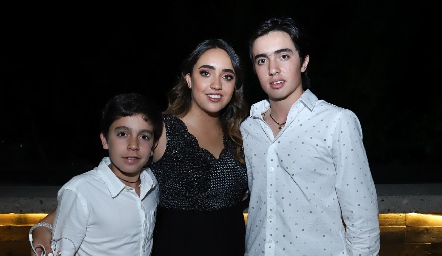  Daniel, Tatina y Gustavo Puente Torres.