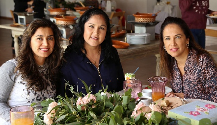  Mariana, Mary y Lety.