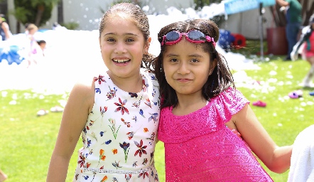  Paty y Evelyn.