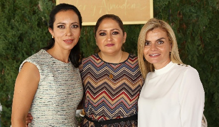  Denet Nava, Marcela Novoa y Erika Matu.