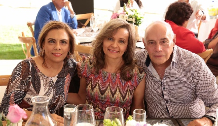  Adriana Izar, Lourdes Ricavar y Enrique Montemayor.